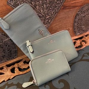 SOLD. I’m not sure why this is still showing. It has been sold already.